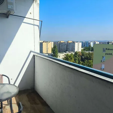 דירה Bright Private In A Shared In The Heart Of Near Puskas Arena *